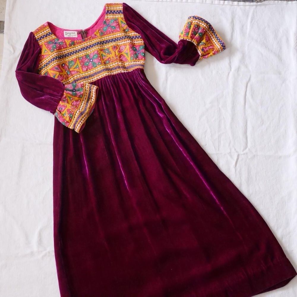 Beautiful rare 70s velvet‎ a embroidered maxi dress - Picture 5 of 11